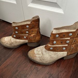 Murdoch cowgirl ankle boots